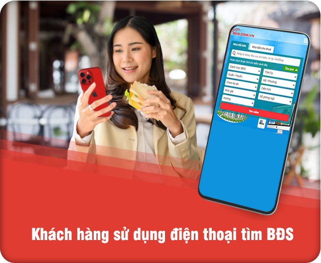 Khách hàng sử dụng điện thoại tìm BĐS